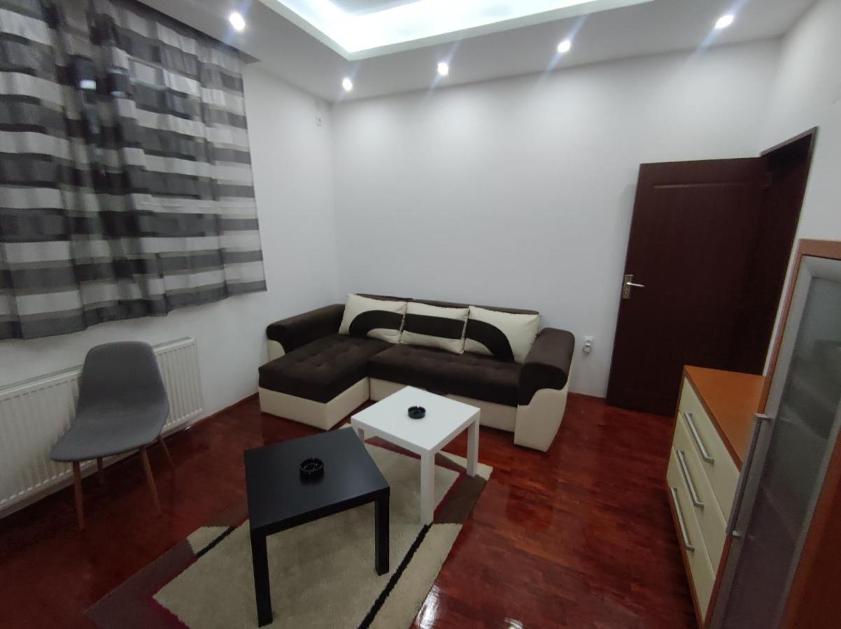 Nis Apartment エクステリア 写真